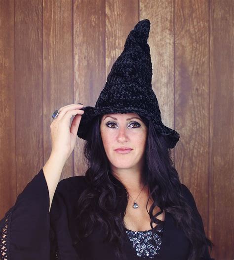 Onyx velvet witch hat